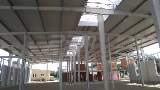 Skladovacia hala HYDRAFLEX SLOVAKIA - Dokoncena strecha + montaz stenových panelov haly