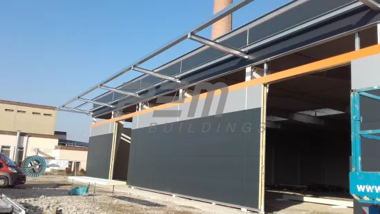 Skladovacia hala s administratívnou časťou / Topolčany - Montáž panelov+fóliová strecha
