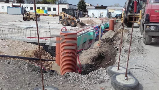 Skladovacia hala HYDRAFLEX SLOVAKIA - Príprava základov na montáž oceľovej konštrukcie