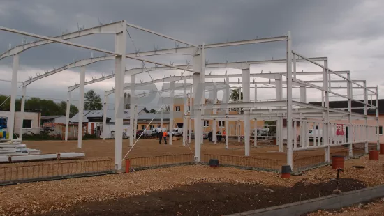 Skladovacia hala HYDRAFLEX SLOVAKIA - Montáž oceľovej konštrukcie