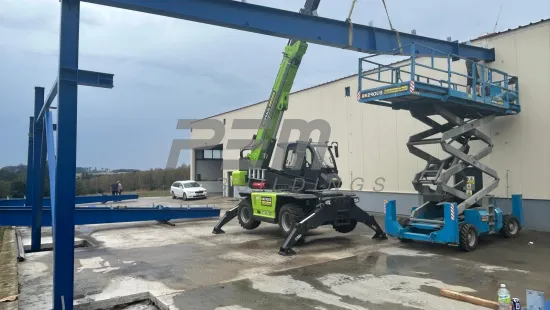 Začiatok montáže oceľovej konštrukcie
