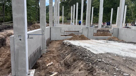 Sokle a montáž betónovej konštrukcie - 23.9.2026 - IBSEN Hlavenec - Novostavba skladovej haly